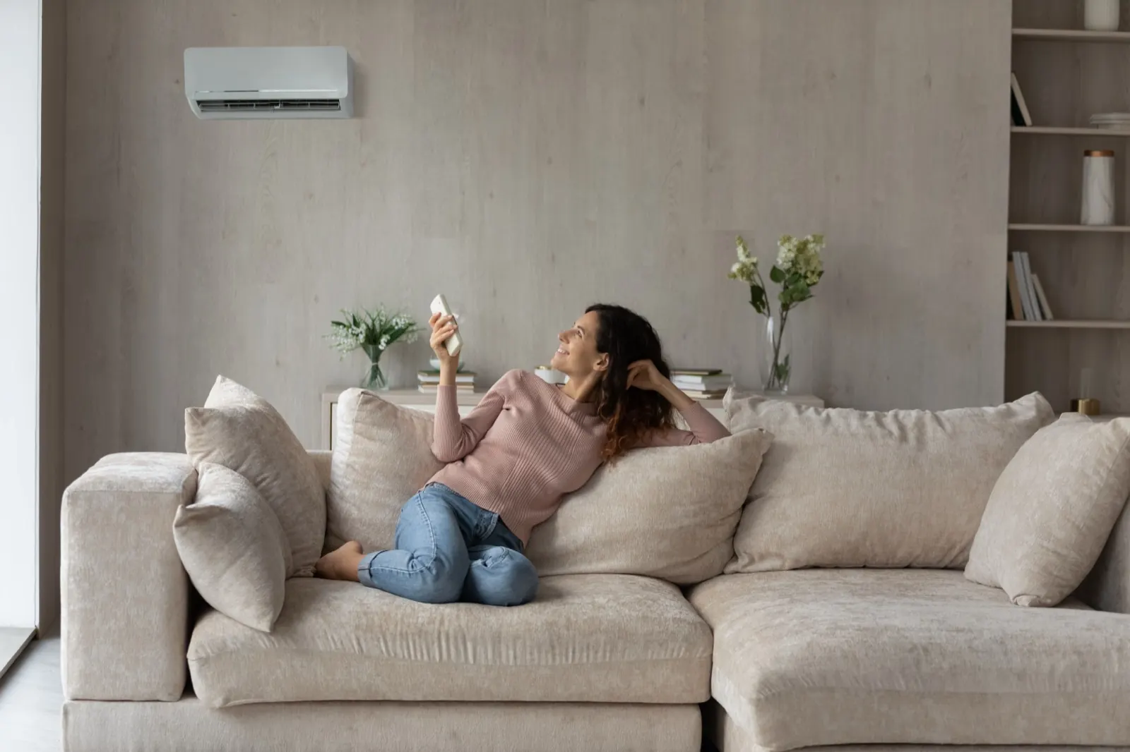Moderne Klimaanlage im Wohnzimmer